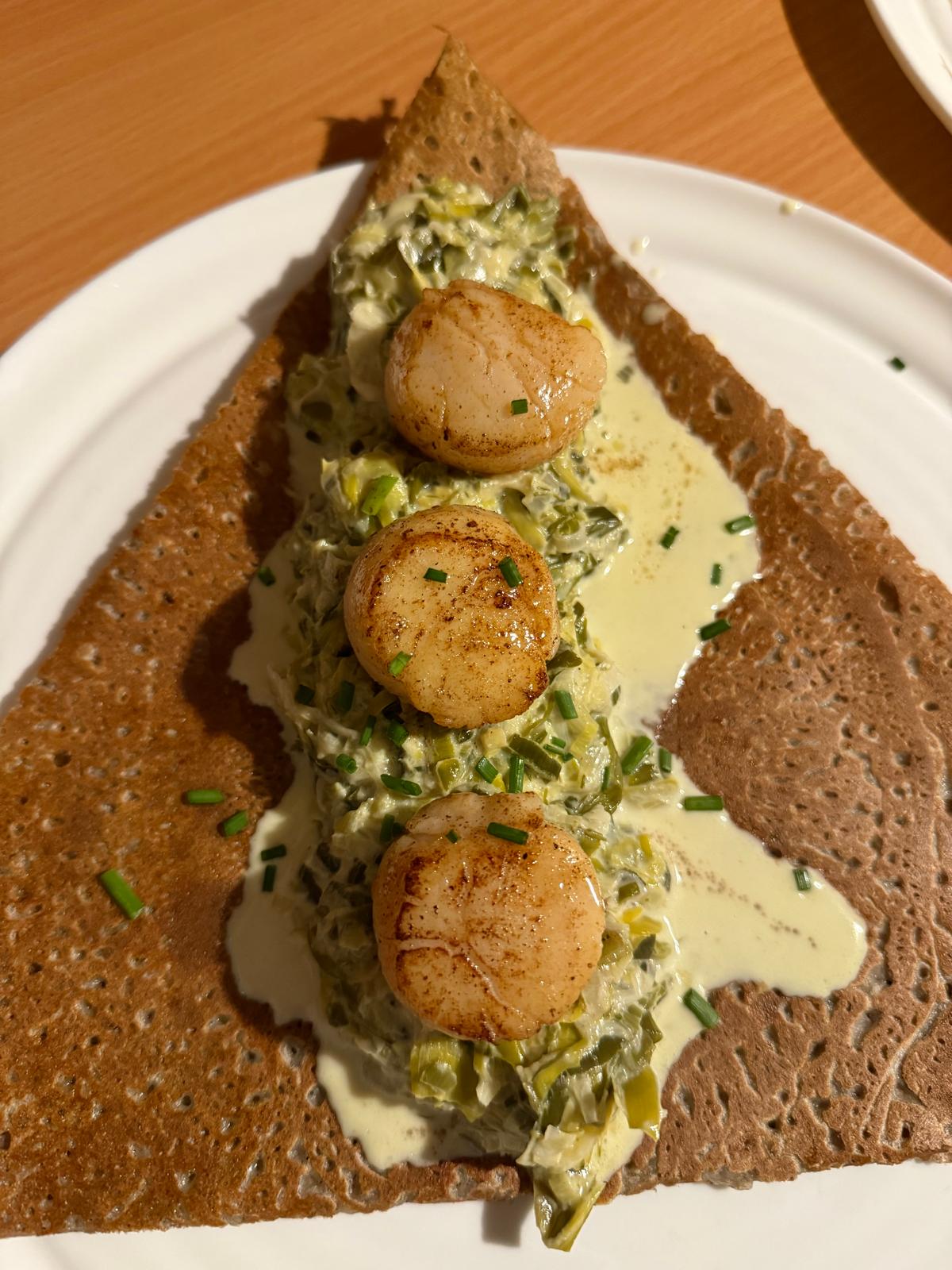 Galette aux Saint-Jacques servie à La Bisquine à Pénestin